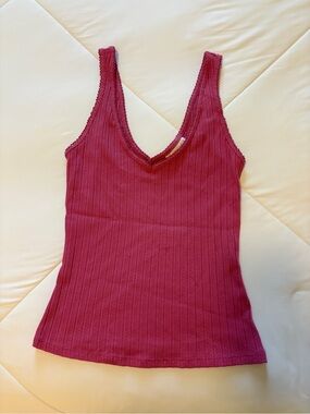 Universal Threads Ribbed V-Neck Tank Top - Berry Pink